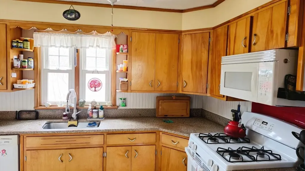 77 Connecticut Avenue Millinocket ME 04462