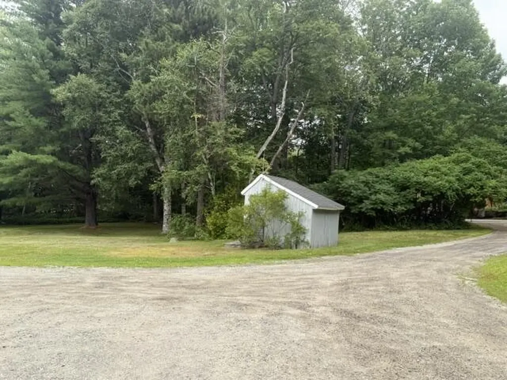 14 Lakeshore Drive Belgrade ME 04917