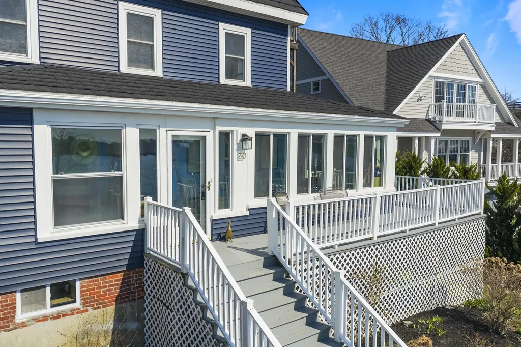 30 Bridge Street Kittery ME 03904