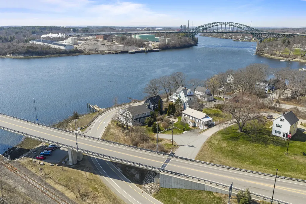 30 Bridge Street Kittery ME 03904