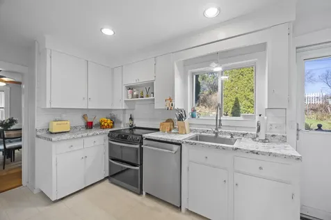 30 Bridge Street Kittery ME 03904
