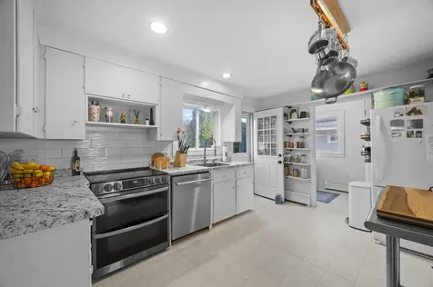 30 Bridge Street Kittery ME 03904
