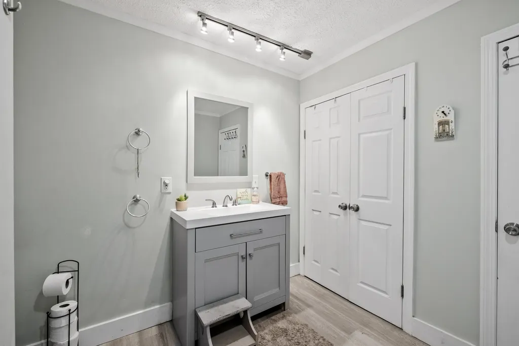 3 Nichols Lane Kennebunk ME 04043