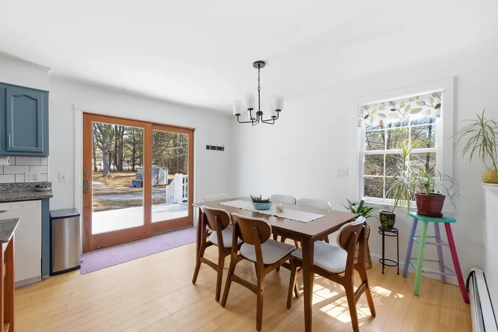 357 River Road Topsham ME 04086