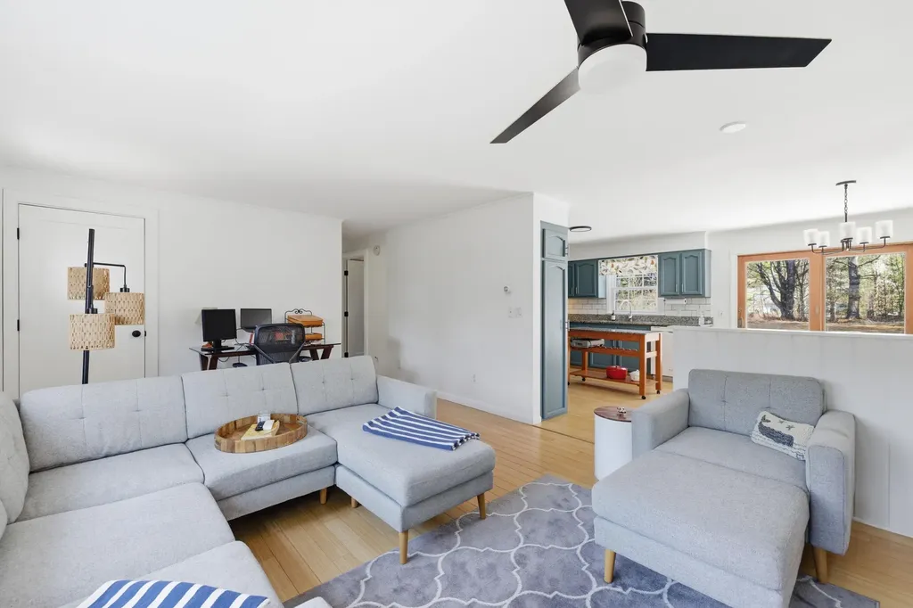357 River Road Topsham ME 04086