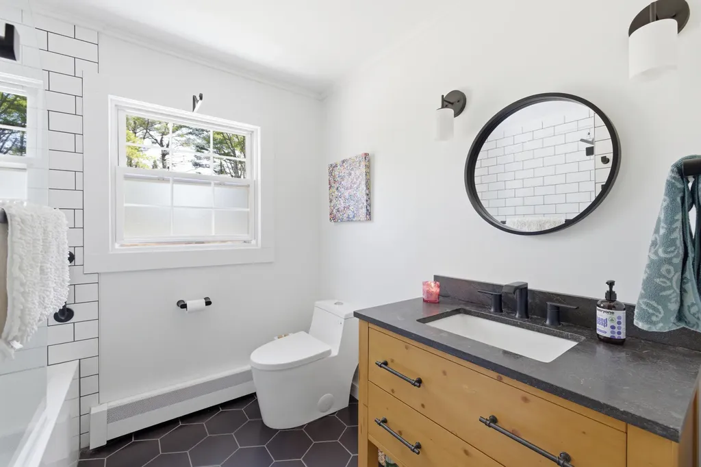357 River Road Topsham ME 04086