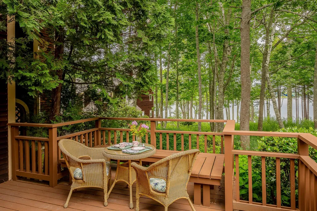 26 Harbor Drive Lincolnville ME 04849