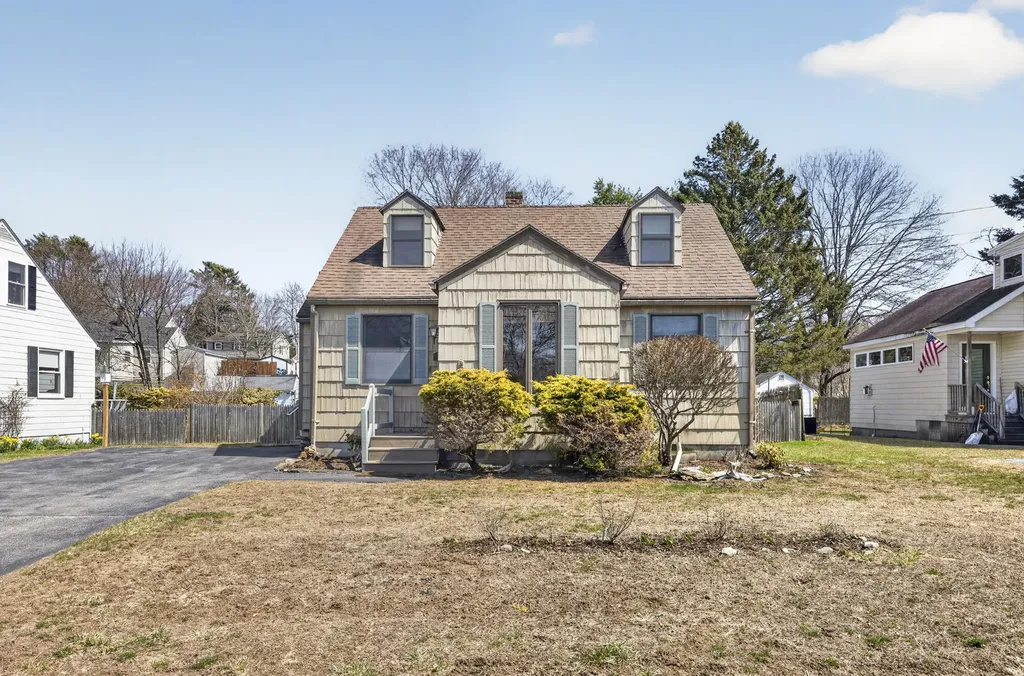 16 Meadow Way Cape Elizabeth ME 04107