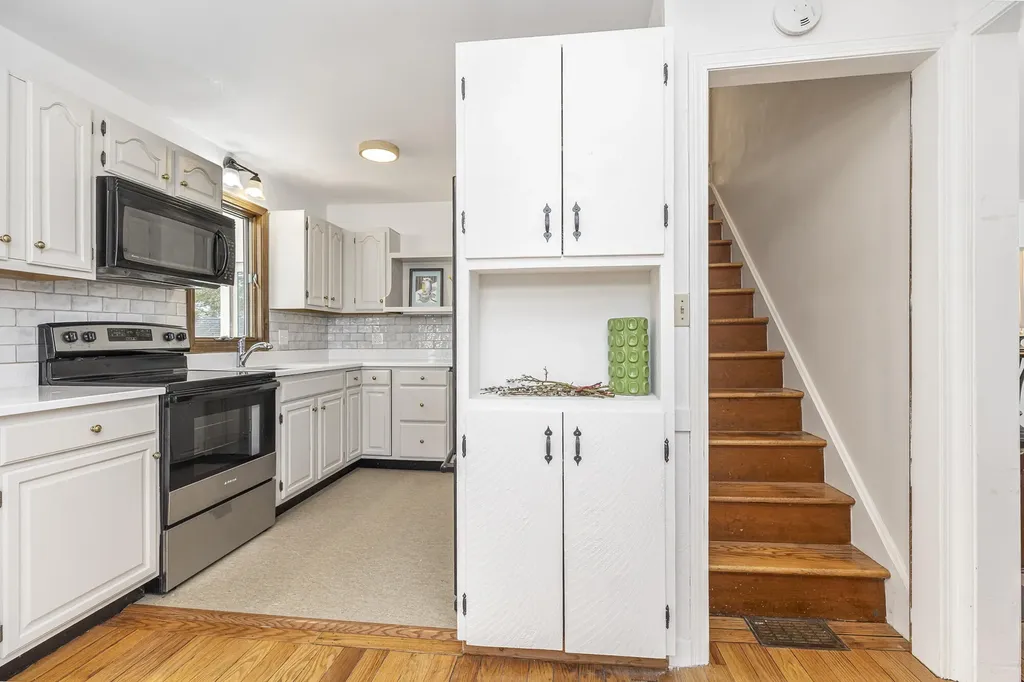 16 Meadow Way Cape Elizabeth ME 04107