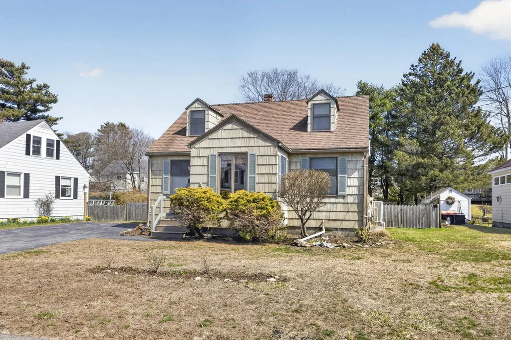 16 Meadow Way Cape Elizabeth ME 04107
