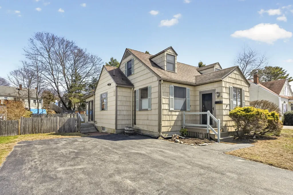 16 Meadow Way Cape Elizabeth ME 04107