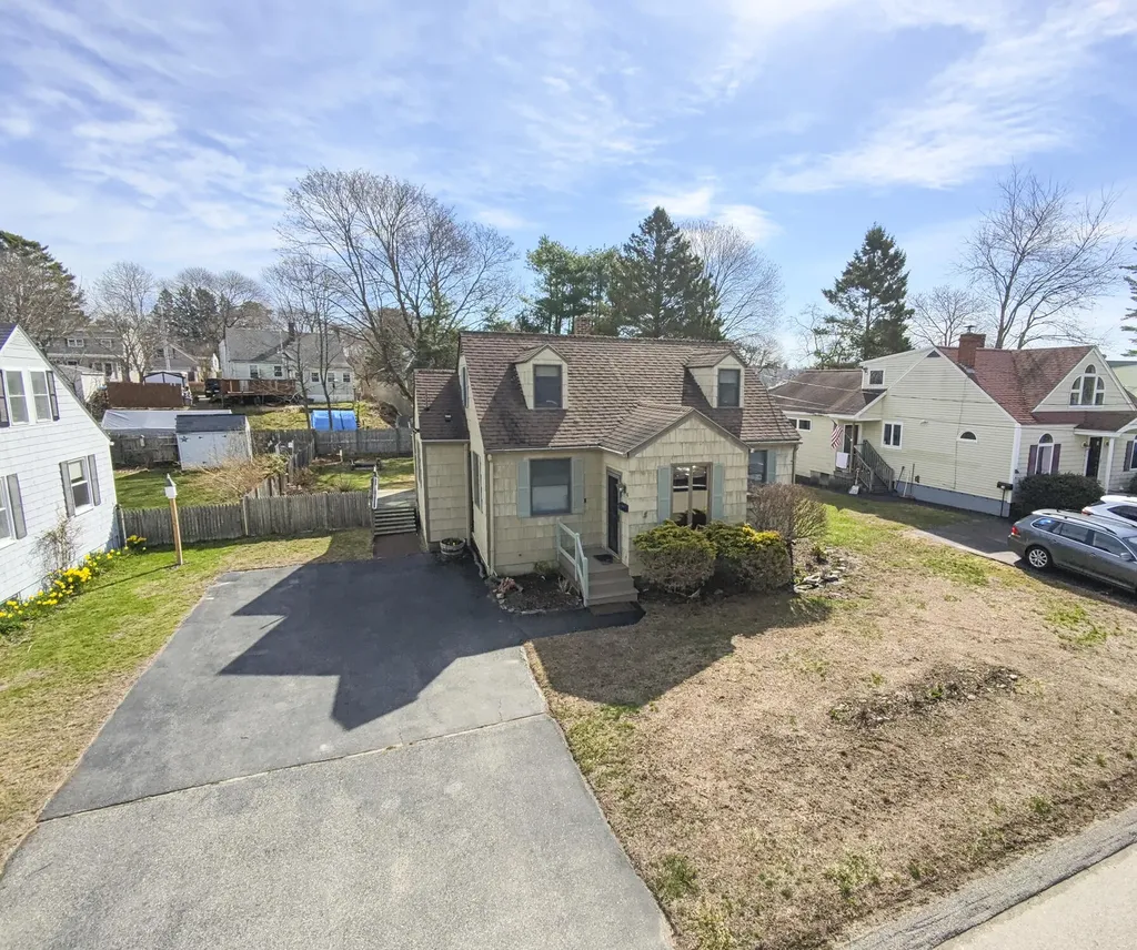 16 Meadow Way Cape Elizabeth ME 04107