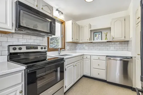 16 Meadow Way Cape Elizabeth ME 04107
