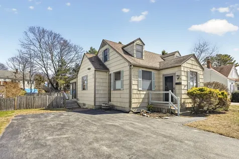 16 Meadow Way Cape Elizabeth ME 04107