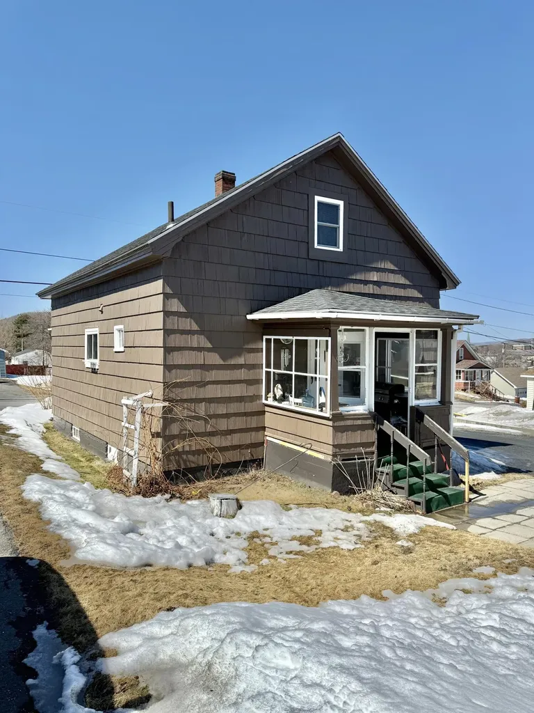 136 12th Avenue Madawaska ME 04756