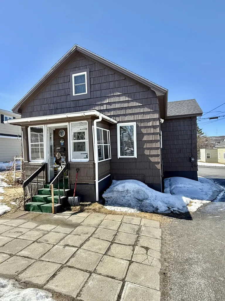 136 12th Avenue Madawaska ME 04756