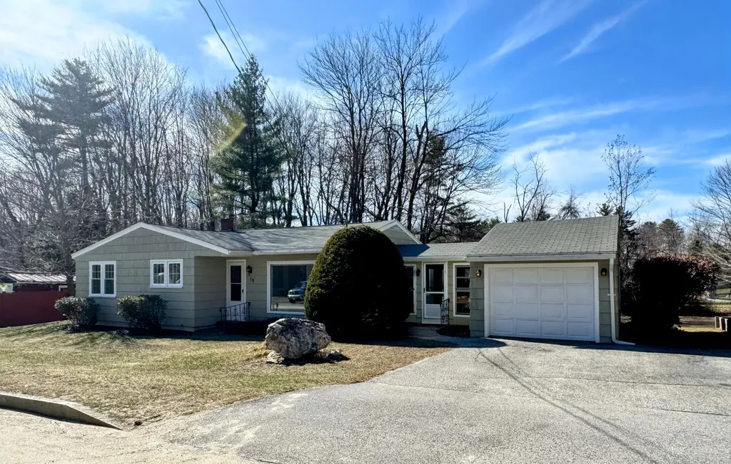15 Moore Avenue Auburn ME 04210