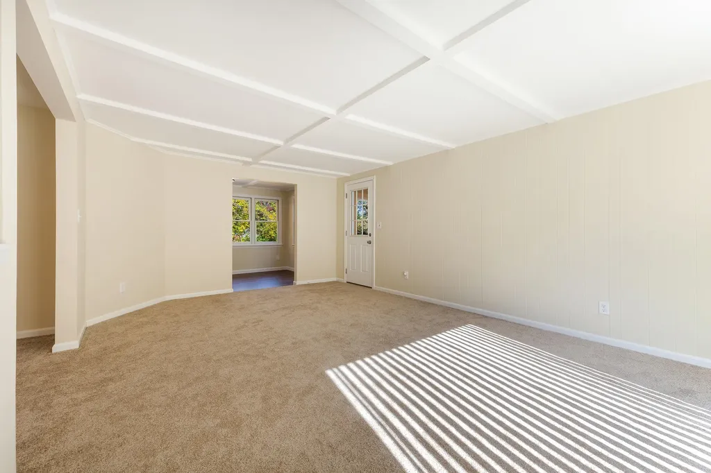 15 Moore Avenue Auburn ME 04210