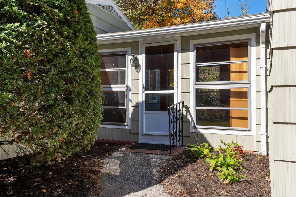 15 Moore Avenue Auburn ME 04210