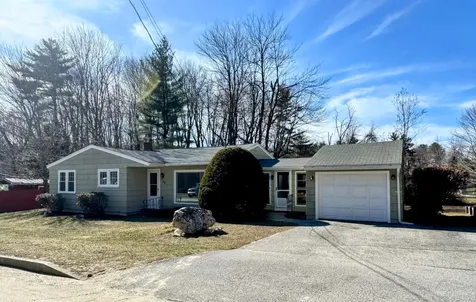 15 Moore Avenue Auburn ME 04210