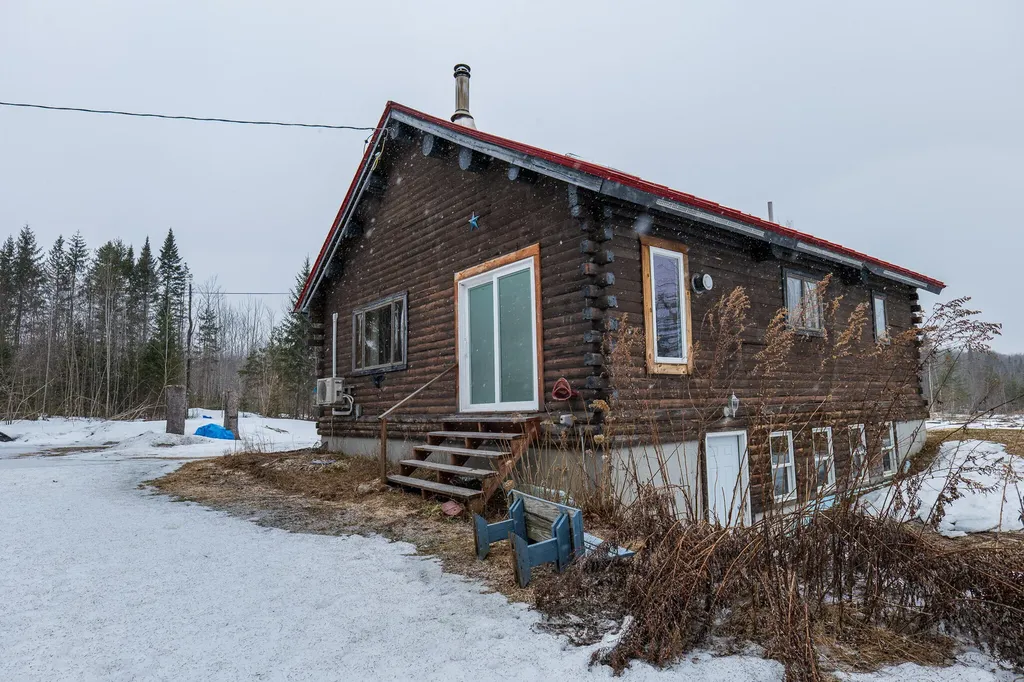 1337 E Plantation Road E E Twp ME 04758