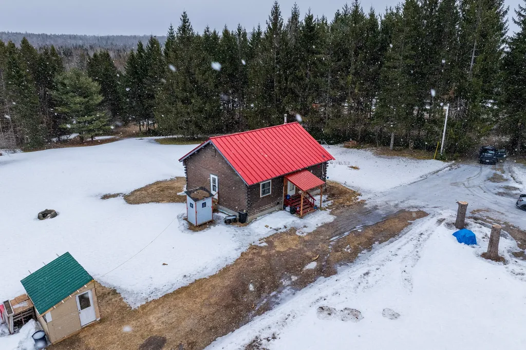 1337 E Plantation Road E E Twp ME 04758