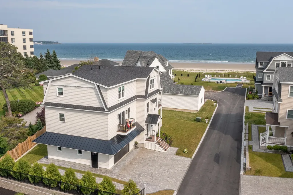 2 Schooner Way Old Orchard Beach ME 04064