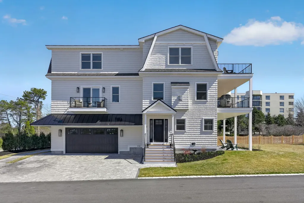 2 Schooner Way Old Orchard Beach ME 04064