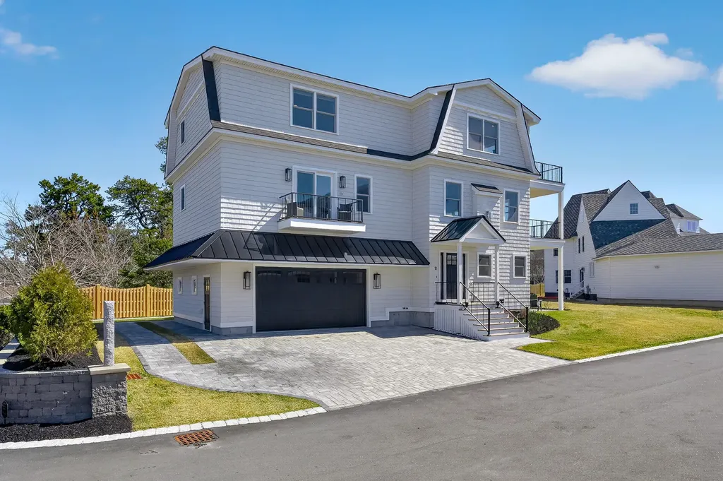 2 Schooner Way Old Orchard Beach ME 04064