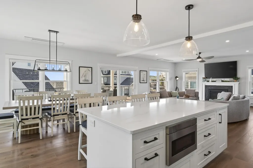 2 Schooner Way Old Orchard Beach ME 04064
