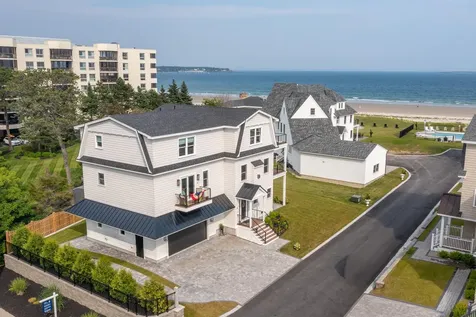 2 Schooner Way Old Orchard Beach ME 04064