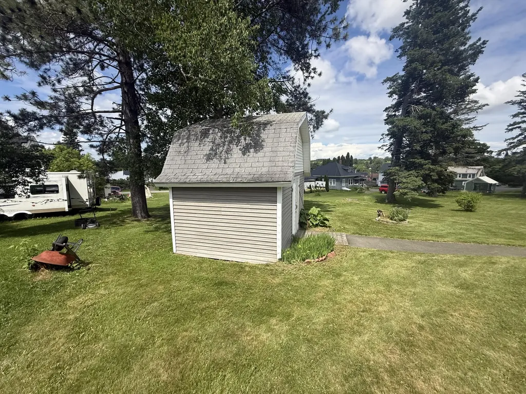 35 Leighton Avenue Limestone ME 04750