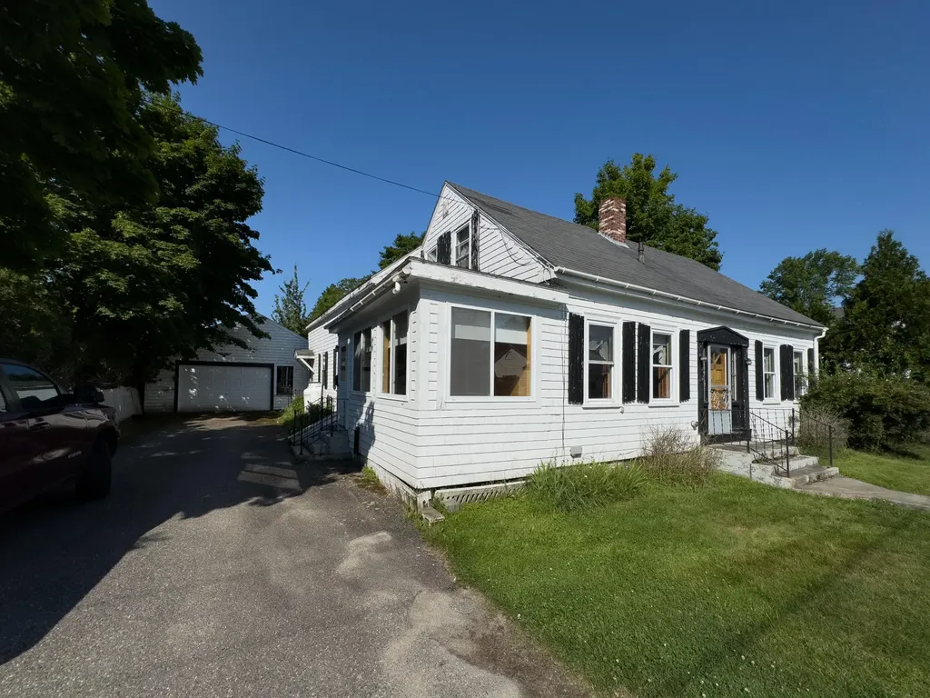 18 Bruce Street Machias ME 04654