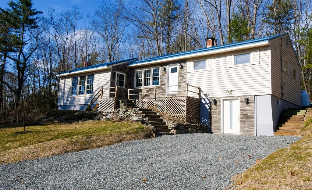 16 Gardner Road Orono ME 04473
