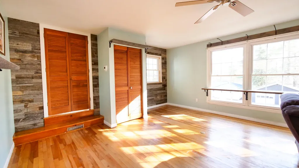 16 Gardner Road Orono ME 04473