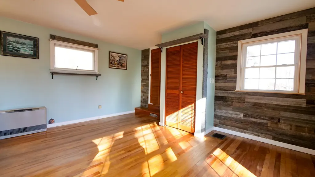 16 Gardner Road Orono ME 04473