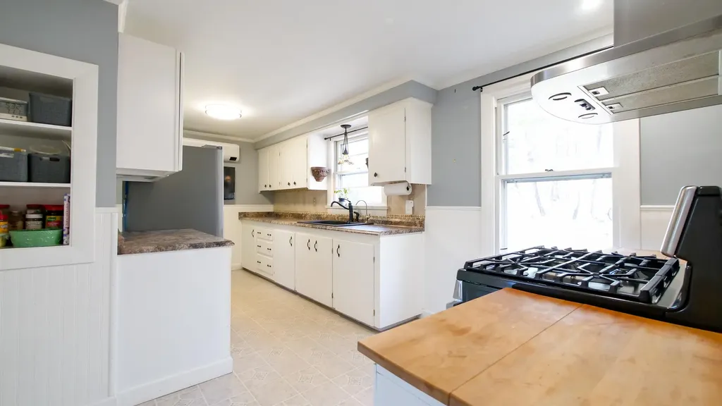16 Gardner Road Orono ME 04473