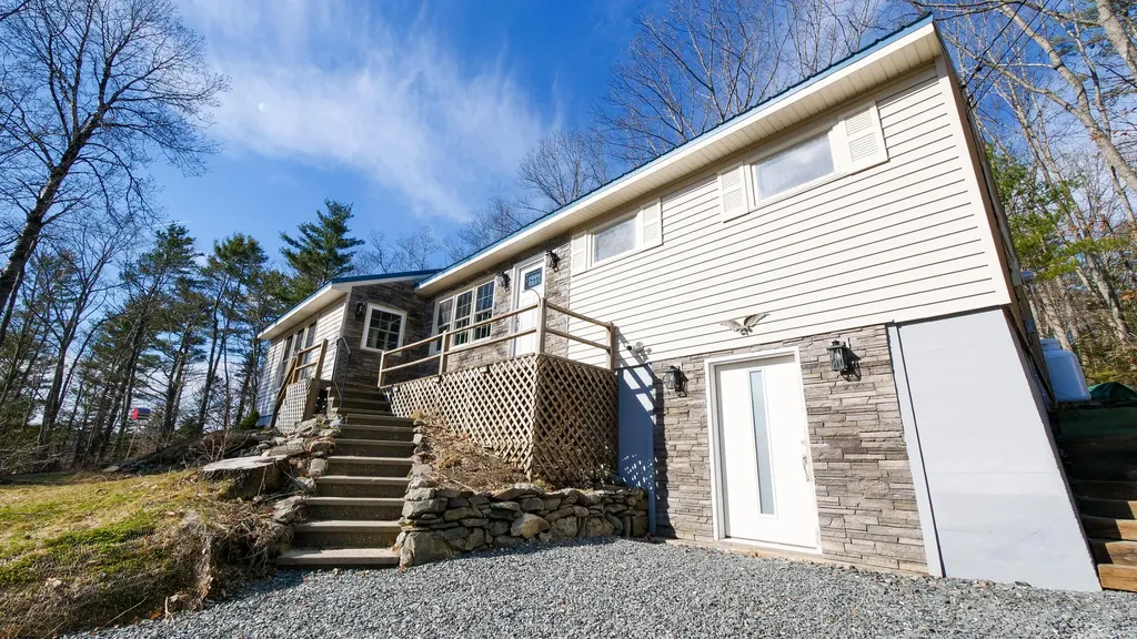 16 Gardner Road Orono ME 04473