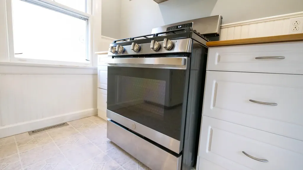 16 Gardner Road Orono ME 04473
