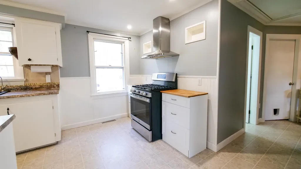 16 Gardner Road Orono ME 04473