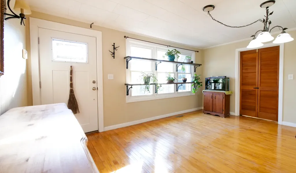 16 Gardner Road Orono ME 04473