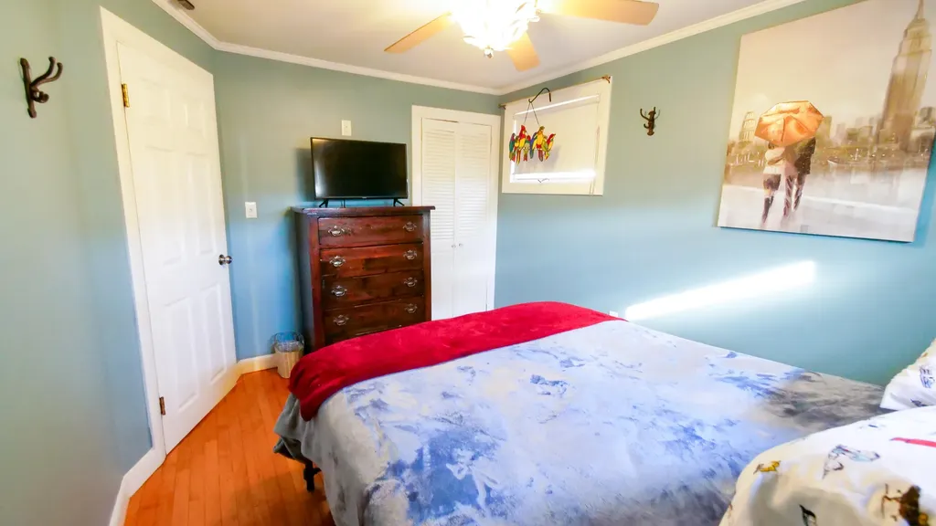16 Gardner Road Orono ME 04473