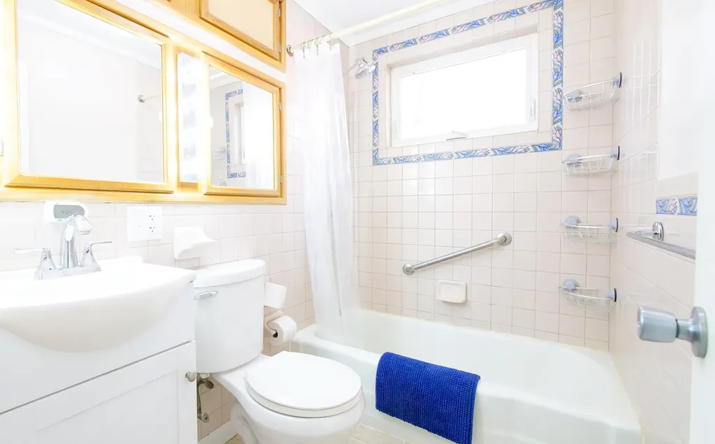 16 Gardner Road Orono ME 04473