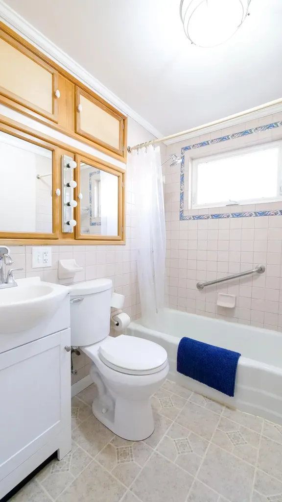 16 Gardner Road Orono ME 04473