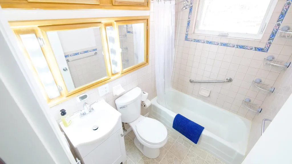 16 Gardner Road Orono ME 04473