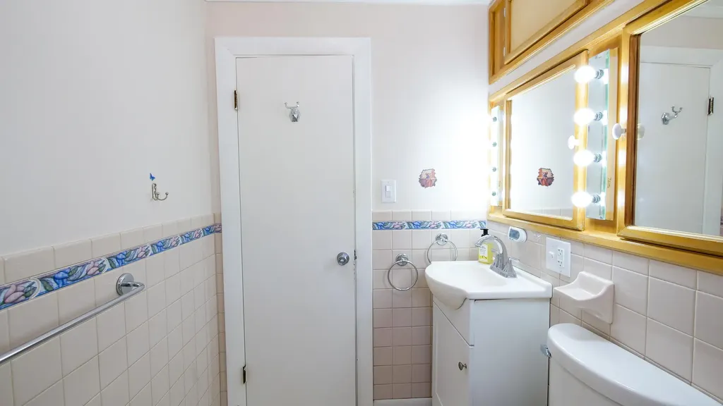 16 Gardner Road Orono ME 04473
