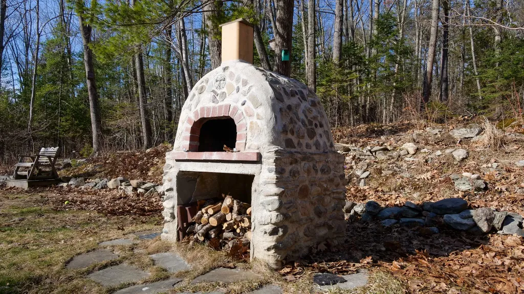 16 Gardner Road Orono ME 04473