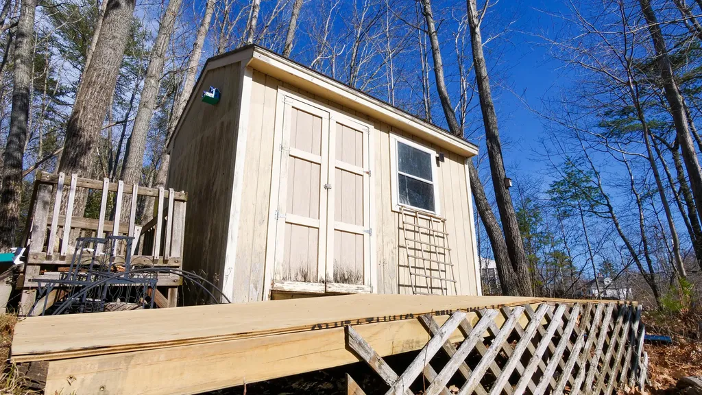 16 Gardner Road Orono ME 04473