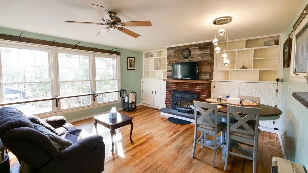 16 Gardner Road Orono ME 04473