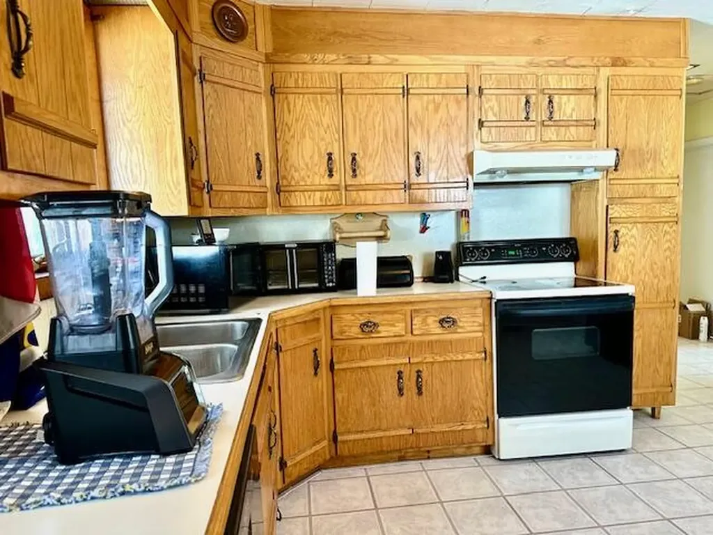 158 Pleasant Avenue Madawaska ME 04756
